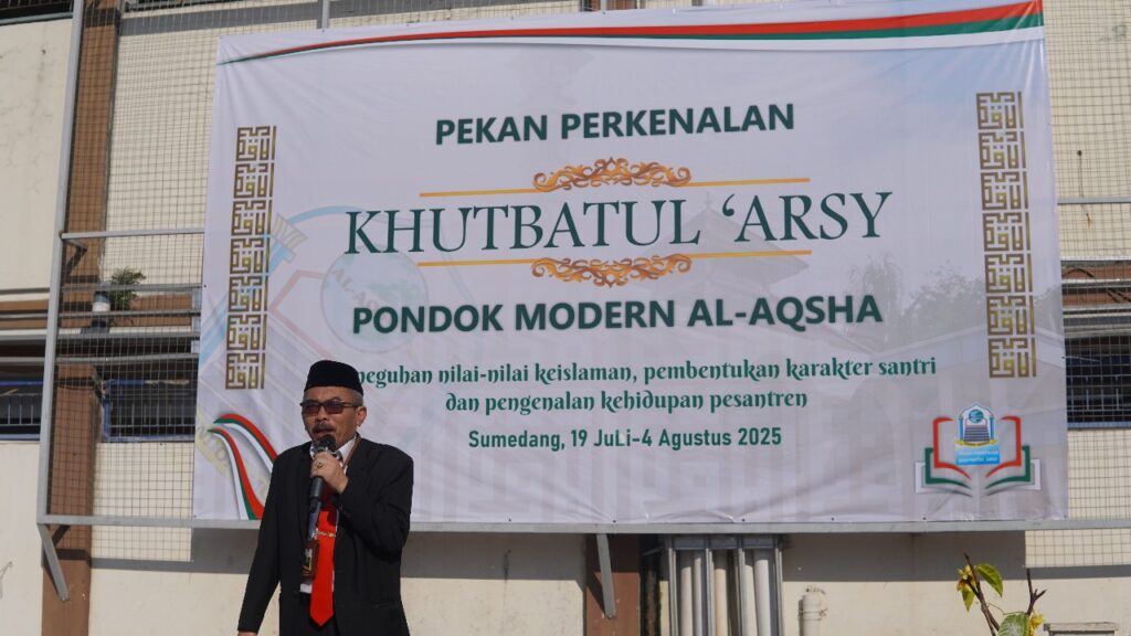 Pengasuh Pondok Modern Al-Aqsha, Dr.KH.Muklis Aliyudin M.Ag dalam acara Khutbatul Arsy dan MPLS