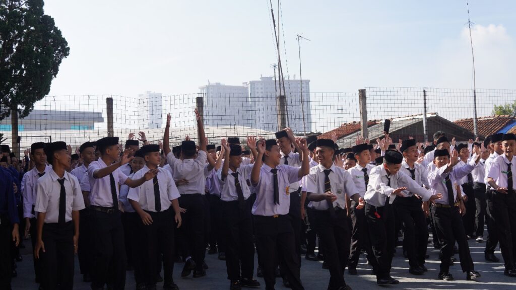Santri Bersemangat dalam Acara Khutbatul Arsy dan MPLS