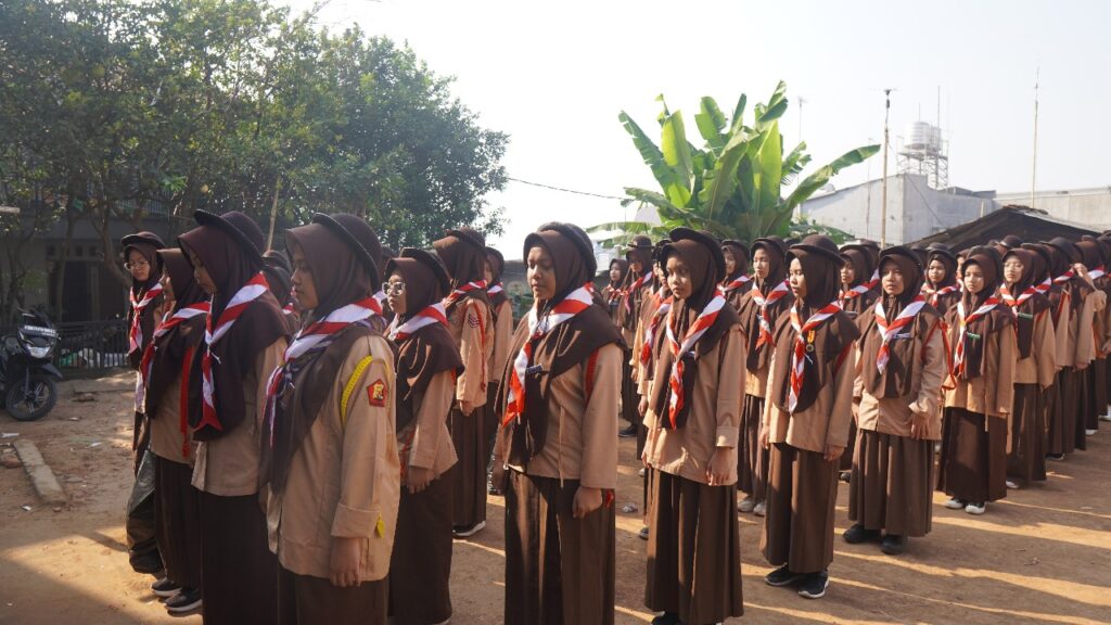 Kegiatan Jelajah Alam Santriwati Pondok Modern Al-Aqsha Jatinangor Sumedang. (SMP-SMA)