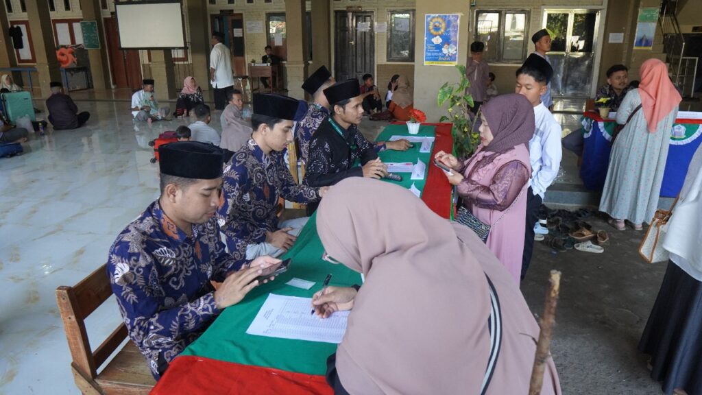 Kedatangan Wali Santri dan Sambutan Wali Kelas Pesantren