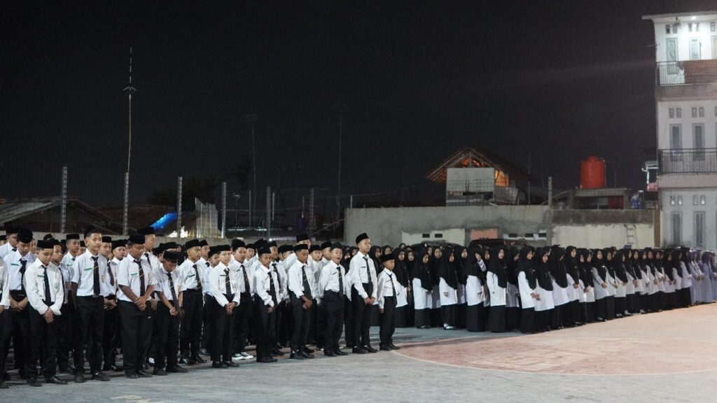 Santri dan Santriwati PM Al-Aqsha dalam Pelantikan Pengurus Rayon PM Al-Aqsha