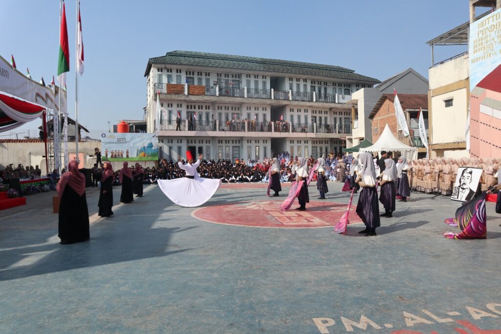 Penampilan Marching Band dan Angklung Santriwati PM Al-Aqsha