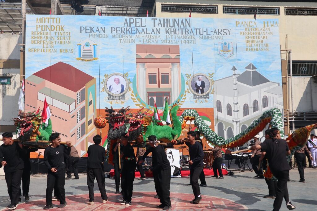 Penampilan-Naga-Liong-Dalam-Apel-Tahunan-Pekan-Perkenalan-Khutbatul-Arsy