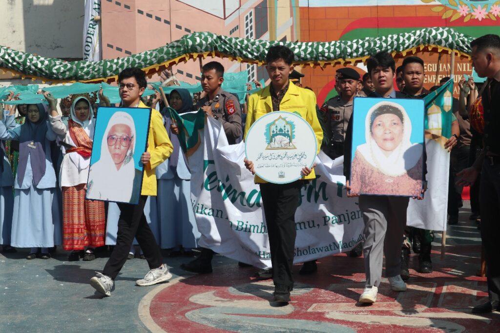 Persembahan Buat Pak Kyai Dalam Apel Tahunan Pekan Perkenalan Khutbatul Arsy