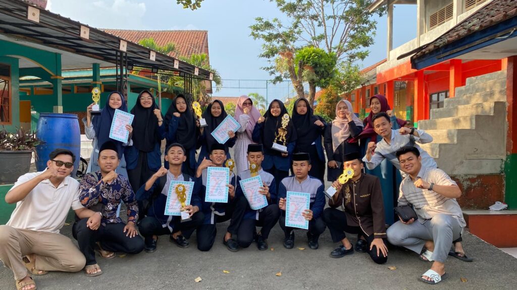 Santri SMP PM Al-Aqsha Berhasil Meraih Juara Umum dalam Lomba Pentas PAI.