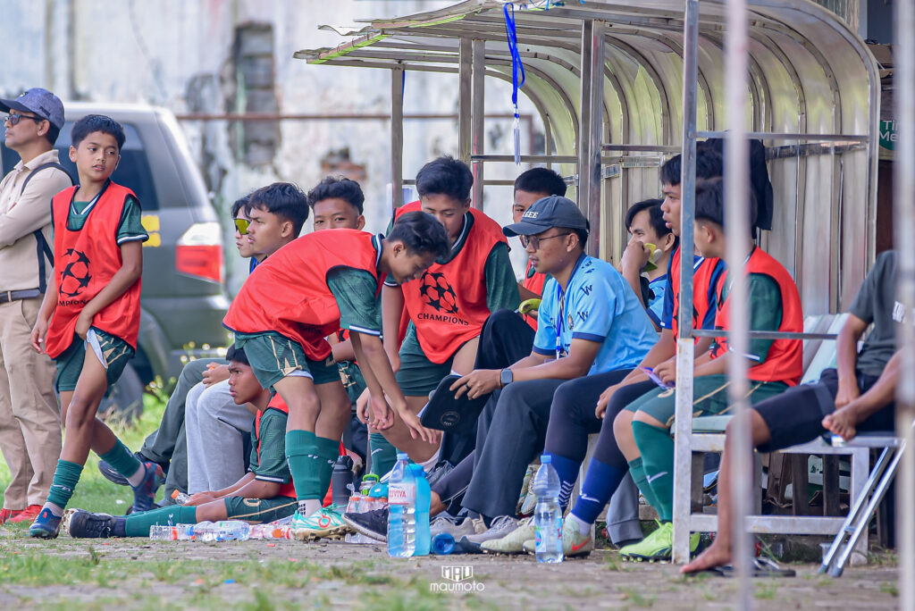 Suasana Bangku Cadangan tim AFC bersama pelatih di Liga Pelajar Sumedang.