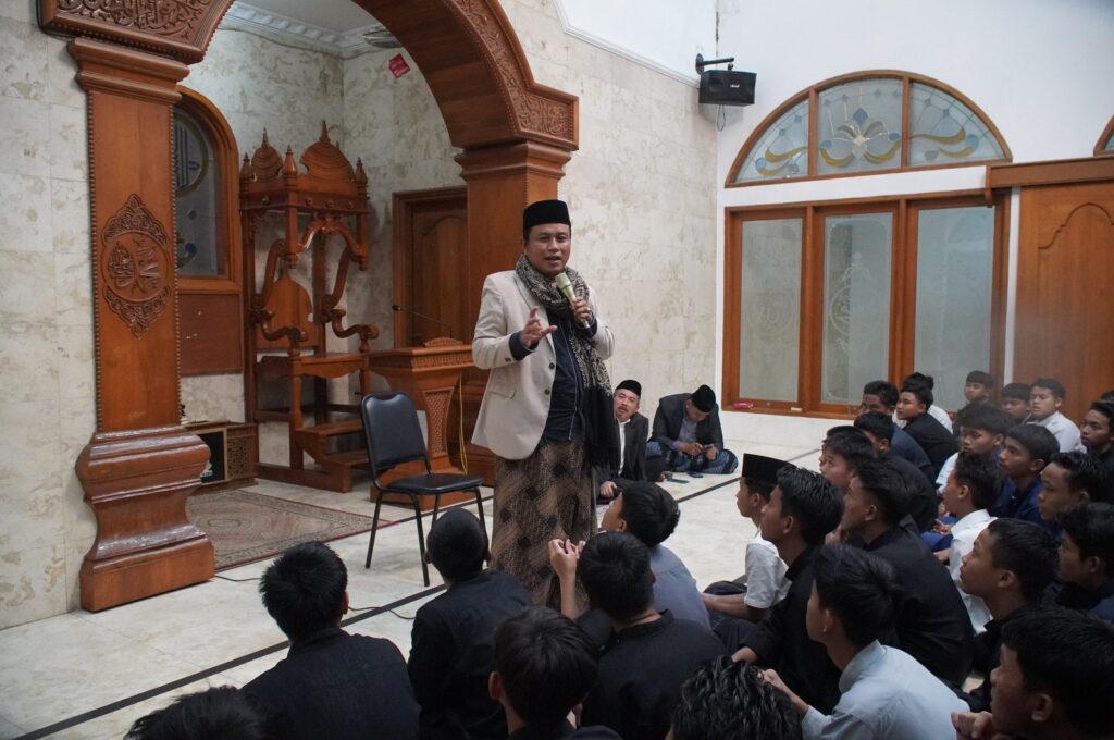 Ceramah Tabligh Akbar Maulid Nabi Muhammad S.A.W bersama Al-Ustadz Ade Zikky Abdul Halim.