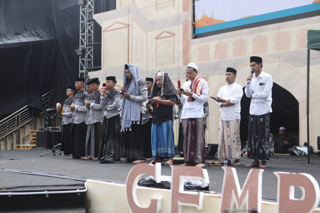 Pembacaan Barzanji, Mahallul Qiyam, dan Shalawat dalam acara Tabligh Akbar Maulid Nabi Muhammad SAW