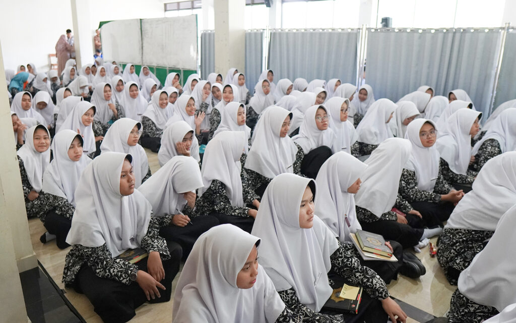 Santriwati PM Al-Aqsha Sedang mengikuti Pelatihan Hafalan Al-Qur'an Al-Hufaz.