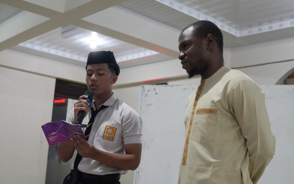 Sesi Diskusi bersama Native Speaker Abdul Khadir dalam Seminar Peningkatan Bahasa Arab