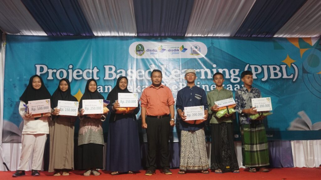 Para Pemenang Lomba PJBL PM Al-Aqsha Santri SMA
