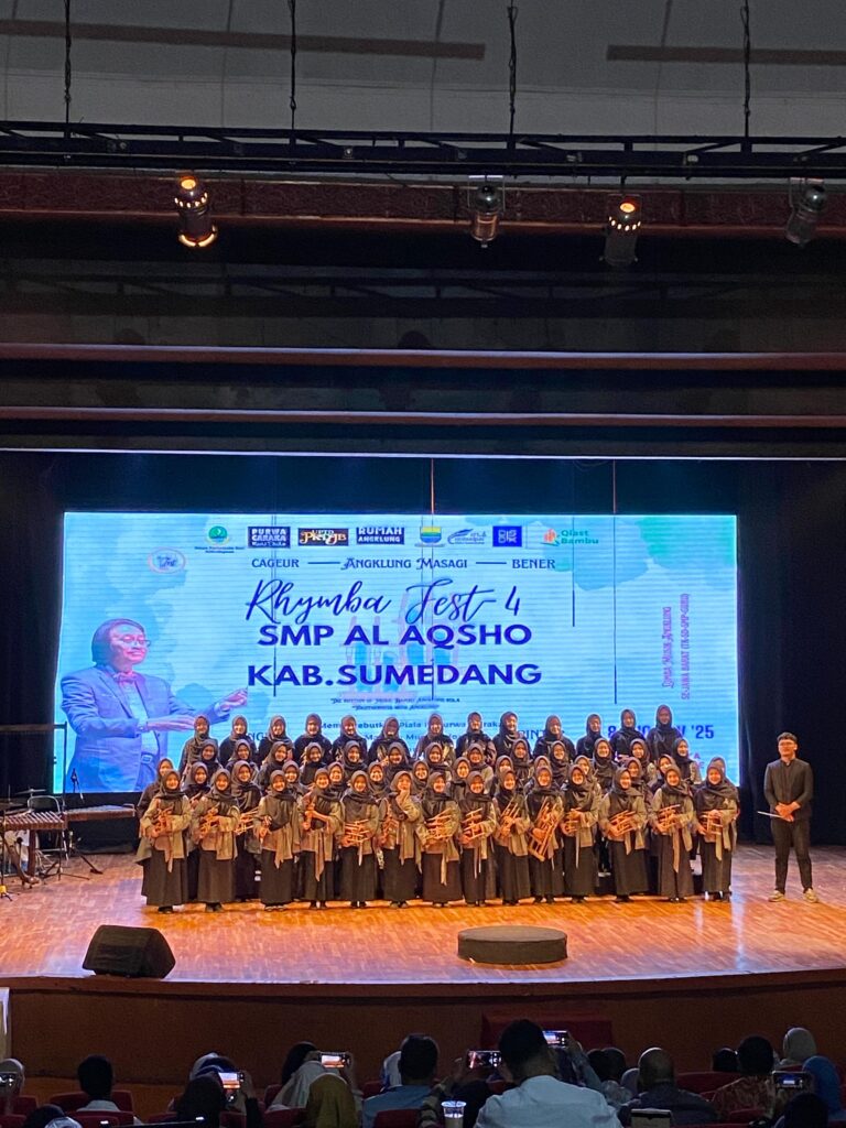 Tim Angklung PM Al-Aqsha dalam Mengikuti Lomba Rhymba Fest