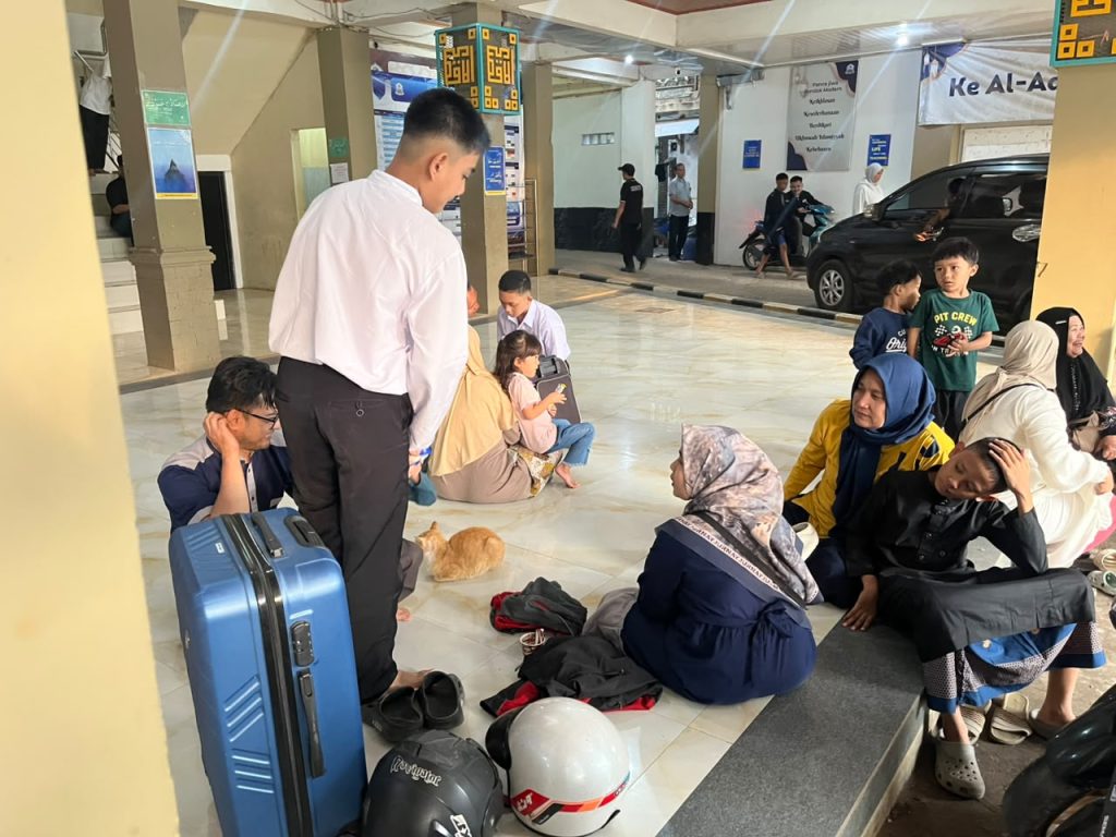 Interaksi Santri dan Wali Santri dalam Kedatangan Santri PM Al-Aqsha