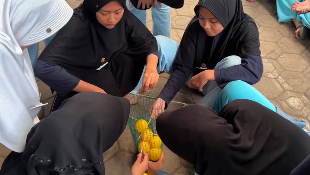 Perlombaan Bola Tusuk Porseni Santriwati PM AL-Aqsha 